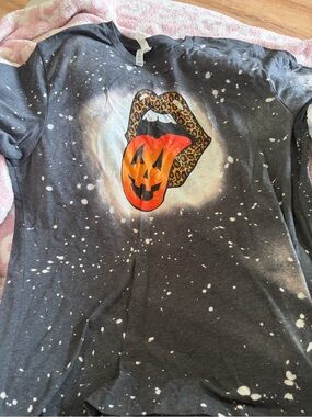 Women’s Halloween Graphic Tee🎃